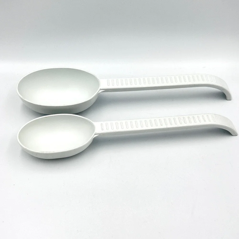 Weight Watchers Vintage Measuring Scoop Set White Plastic 1/2 Cup 1 Cup Tools